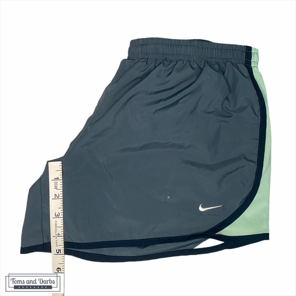 Nike Kids Running Dri-Fit Shorts with Lining - Picture 8 of 8